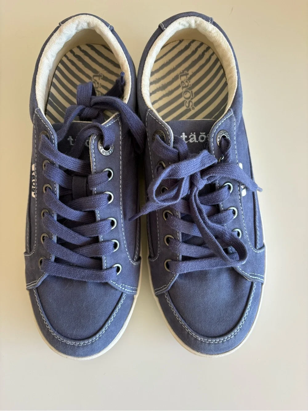 Women’s TAOS Moc Star 2 Sneaker size 8